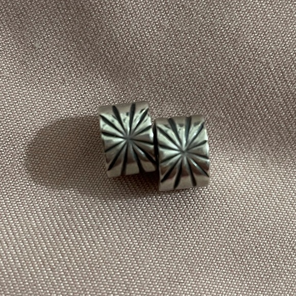 Sunburst Clip Charms - Picture 4 of 5